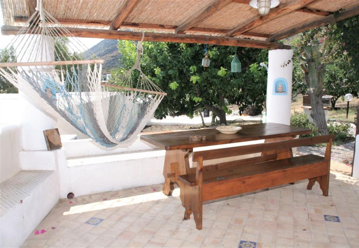 Case Al Mare - Terrazzi Panoramici E Ampio Giardino 圣马丽娜－萨利娜 外观 照片